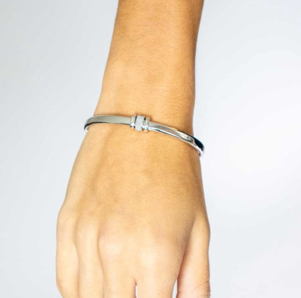 Ruthenium Silver + Pearl Grey Dust Bangle WELGB-069