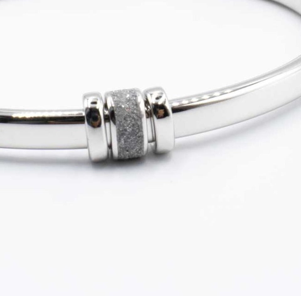 Ruthenium Silver + Pearl Grey Dust Bangle WELGB-069